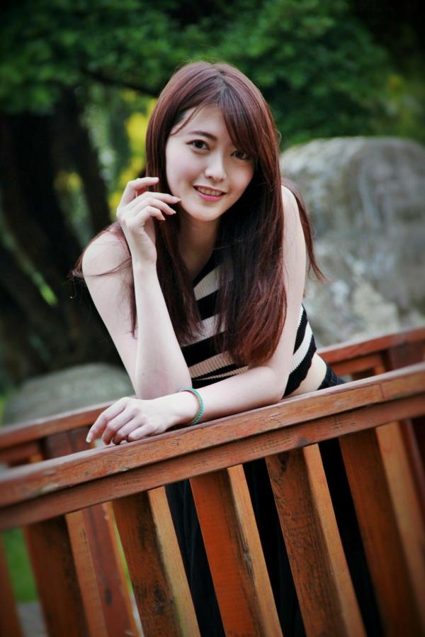    台湾正妹Brindy薛薛《國圖外拍》户外清新写真，青春休闲风格少女感十足第11张图片