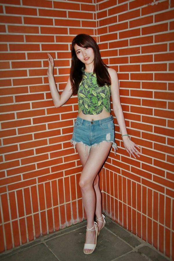    台湾正妹Brindy薛薛《國圖外拍》户外清新写真，青春休闲风格少女感十足第17张图片