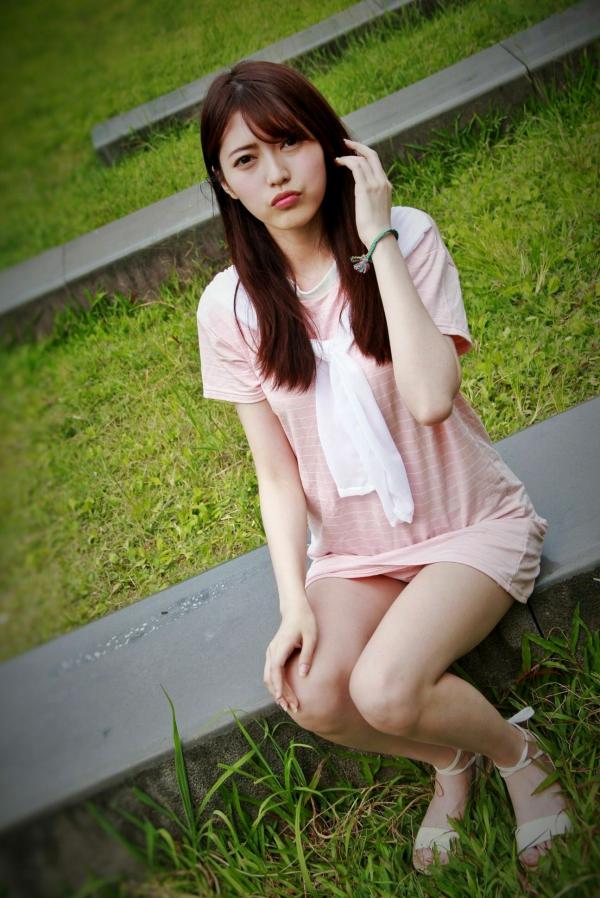    台湾正妹Brindy薛薛《國圖外拍》户外清新写真，青春休闲风格少女感十足第20张图片