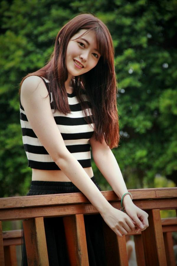    台湾正妹Brindy薛薛《國圖外拍》户外清新写真，青春休闲风格少女感十足第23张图片