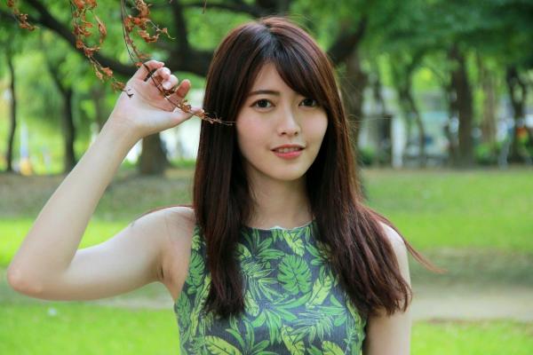    台湾正妹Brindy薛薛《國圖外拍》户外清新写真，青春休闲风格少女感十足第24张图片