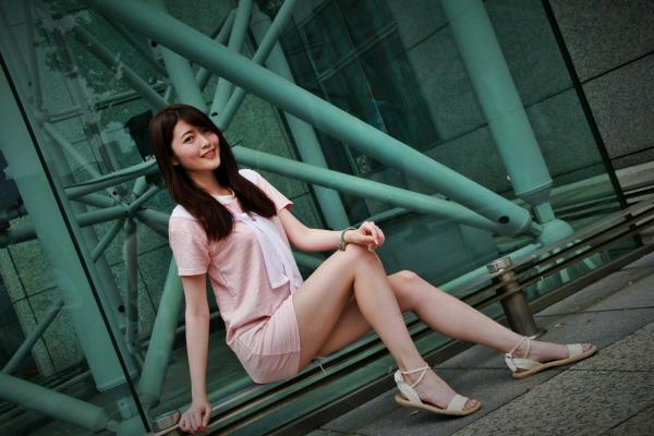    台湾正妹Brindy薛薛《國圖外拍》户外清新写真，青春休闲风格少女感十足第25张图片