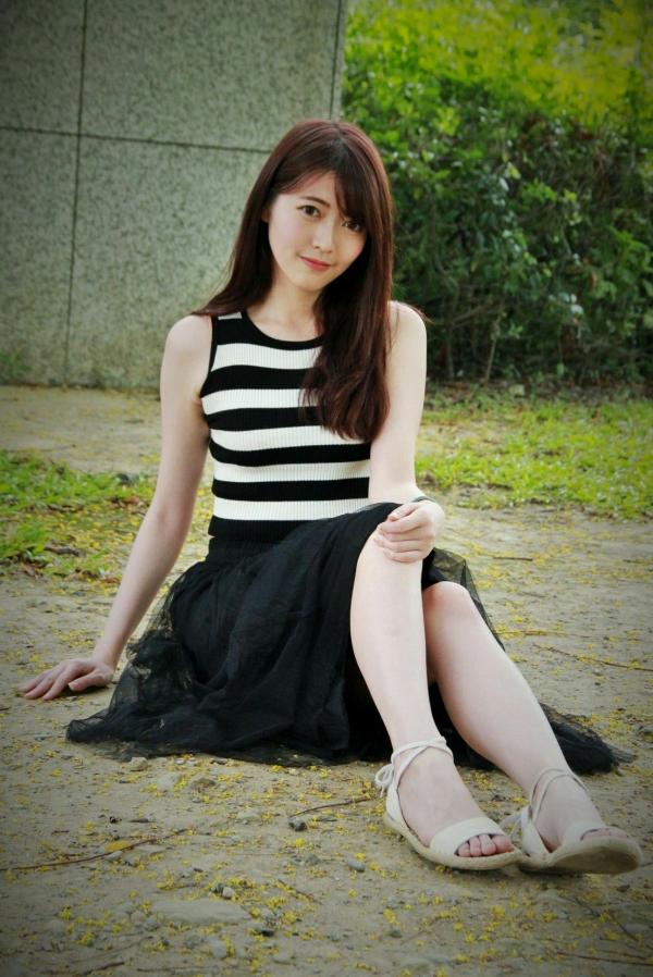   台湾正妹Brindy薛薛《國圖外拍》户外清新写真，青春休闲风格少女感十足第30张图片