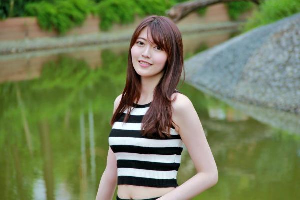    台湾正妹Brindy薛薛《國圖外拍》户外清新写真，青春休闲风格少女感十足第31张图片