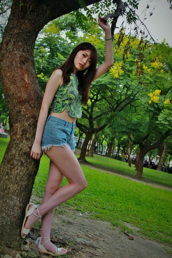    台湾正妹Brindy薛薛《國圖外拍》户外清新写真，青春休闲风格少女感十足第32张图片