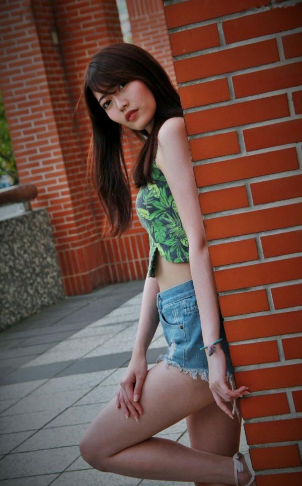    台湾正妹Brindy薛薛《國圖外拍》户外清新写真，青春休闲风格少女感十足第34张图片