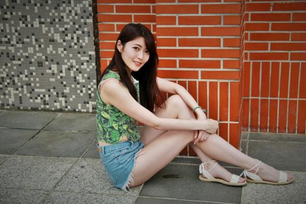    台湾正妹Brindy薛薛《國圖外拍》户外清新写真，青春休闲风格少女感十足第35张图片