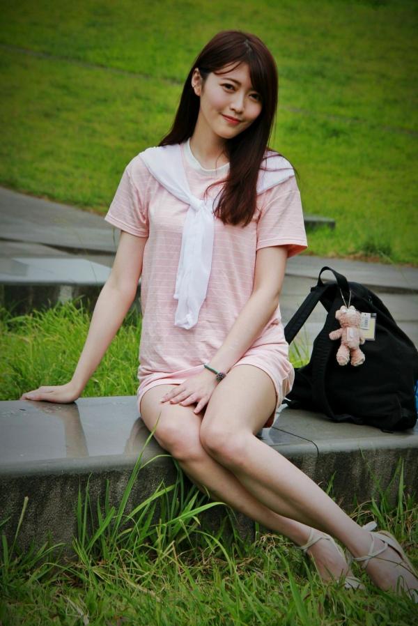    台湾正妹Brindy薛薛《國圖外拍》户外清新写真，青春休闲风格少女感十足第49张图片
