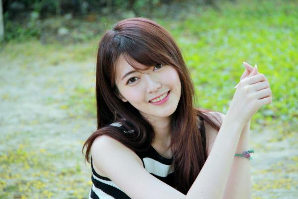    台湾正妹Brindy薛薛《國圖外拍》户外清新写真，青春休闲风格少女感十足第57张图片