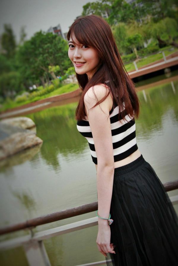    台湾正妹Brindy薛薛《國圖外拍》户外清新写真，青春休闲风格少女感十足第73张图片