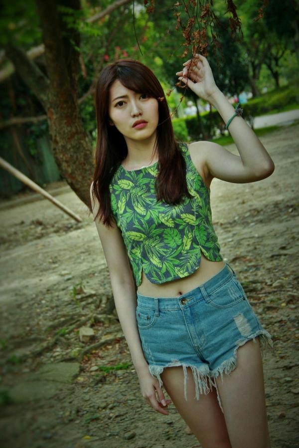    台湾正妹Brindy薛薛《國圖外拍》户外清新写真，青春休闲风格少女感十足第75张图片