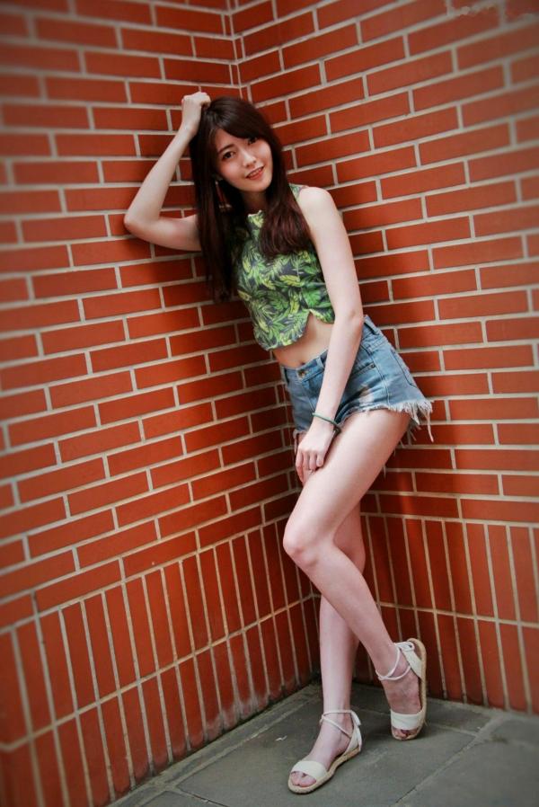    台湾正妹Brindy薛薛《國圖外拍》户外清新写真，青春休闲风格少女感十足第78张图片