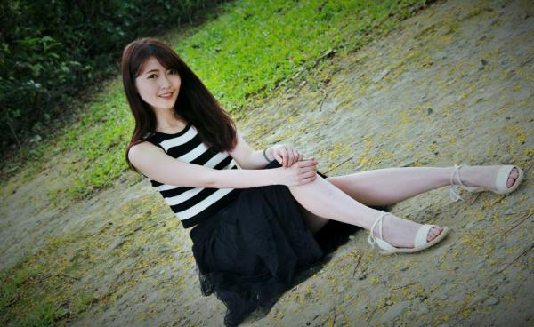    台湾正妹Brindy薛薛《國圖外拍》户外清新写真，青春休闲风格少女感十足第83张图片
