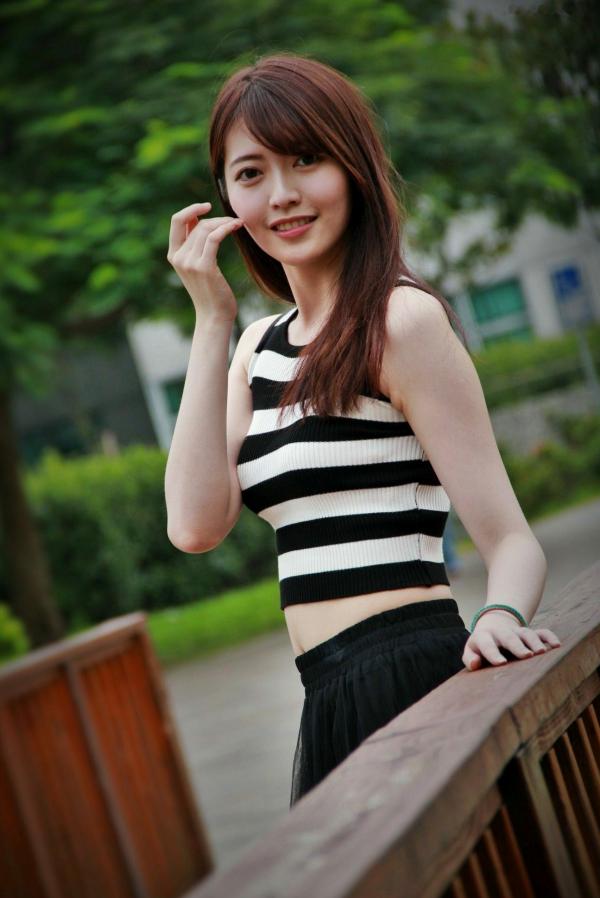    台湾正妹Brindy薛薛《國圖外拍》户外清新写真，青春休闲风格少女感十足第85张图片
