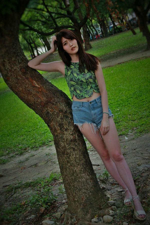    台湾正妹Brindy薛薛《國圖外拍》户外清新写真，青春休闲风格少女感十足第87张图片