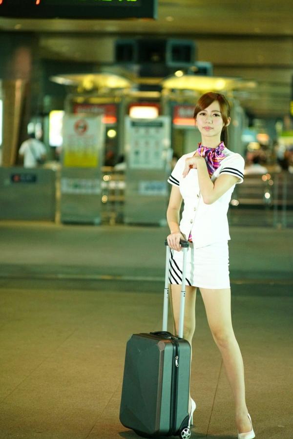    台湾女神张菁菁Arlena户外制服写真，化身高铁站清纯甜美空姐，优雅制服秀美腿[100P]第20张图片