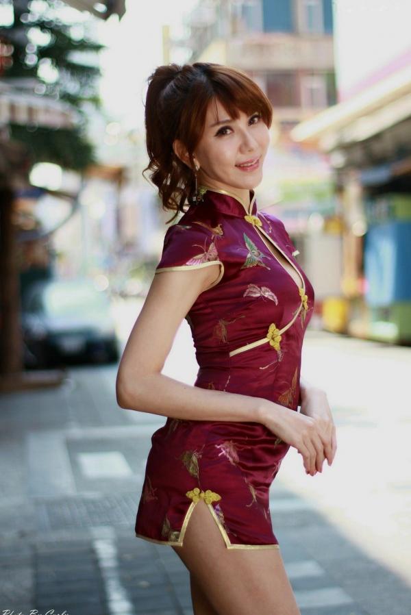    台湾正妹黄淑华Maggie新崛江商圈旗袍街拍性感写真，展现东方优雅与迷人曲线第43张图片