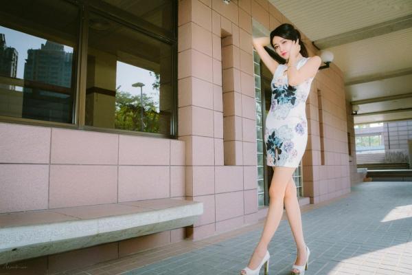    台湾正妹詹艾葳Avril户外时尚街拍，尽显长腿女神风采的修身短裙艺术写真集第47张图片