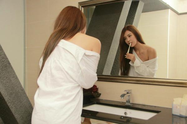   台湾正妹_ Miso夏晴 - 性感白衬衫系列 写真集[52P]第45张图片