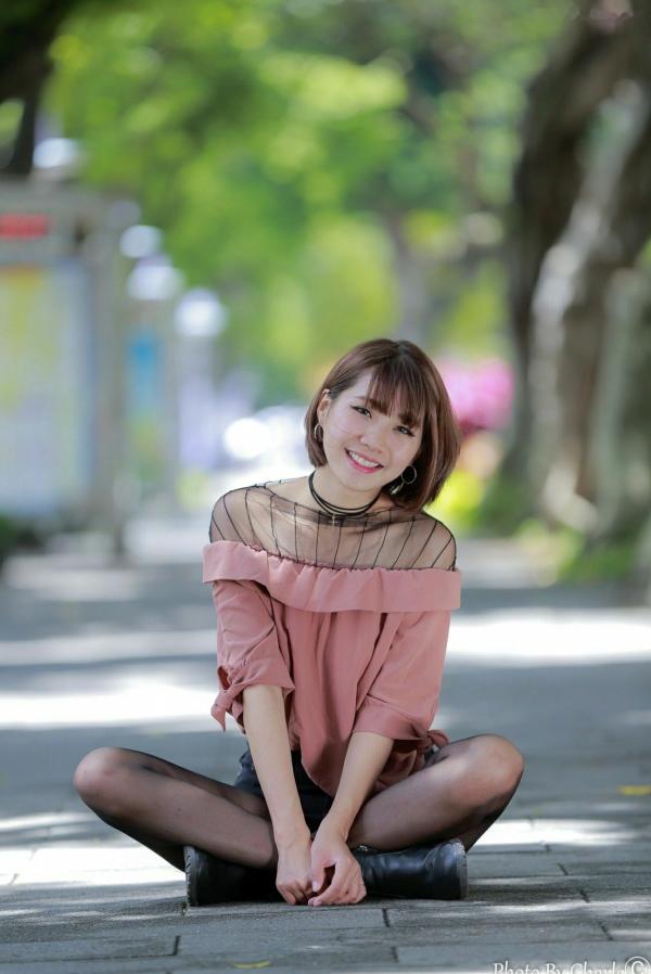    台湾模特黄竹宣《圆山花博》室外写真，清新短发造型配黑丝诱惑，尽显都市轻熟魅力第26张图片