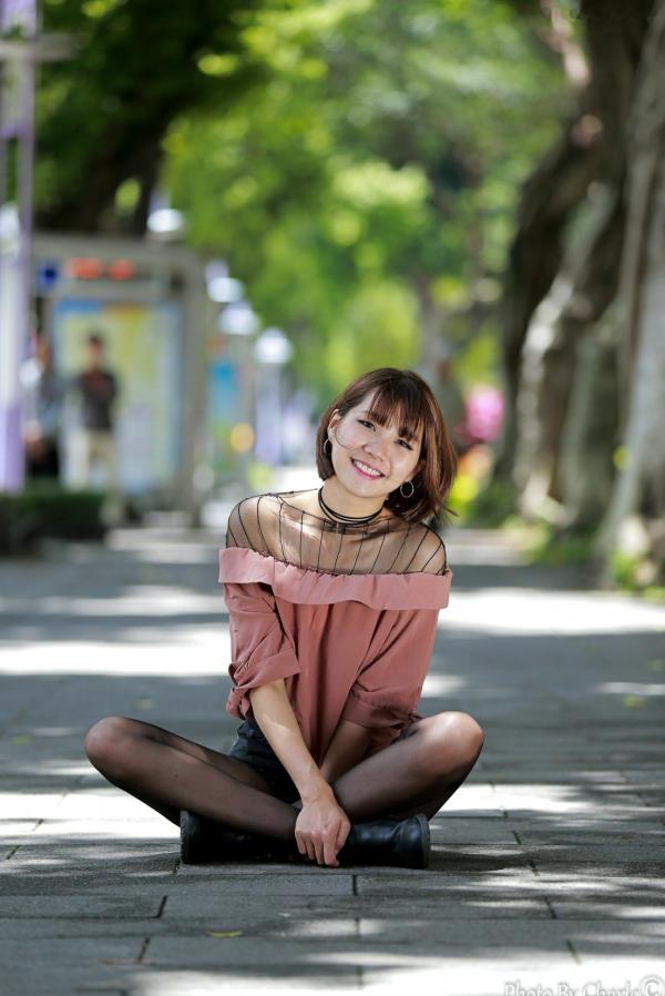    台湾模特黄竹宣《圆山花博》室外写真，清新短发造型配黑丝诱惑，尽显都市轻熟魅力第28张图片