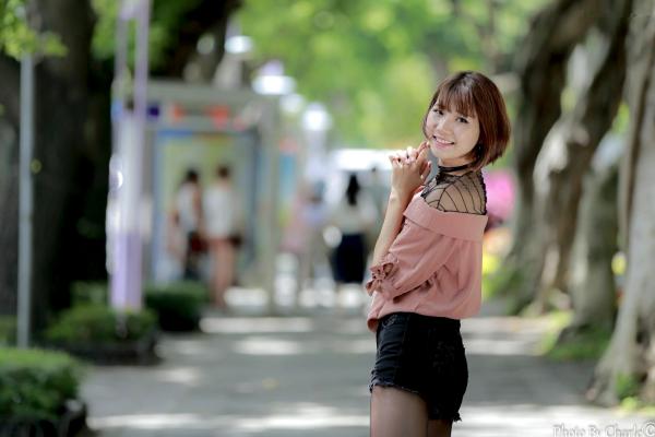    台湾模特黄竹宣《圆山花博》室外写真，清新短发造型配黑丝诱惑，尽显都市轻熟魅力第30张图片