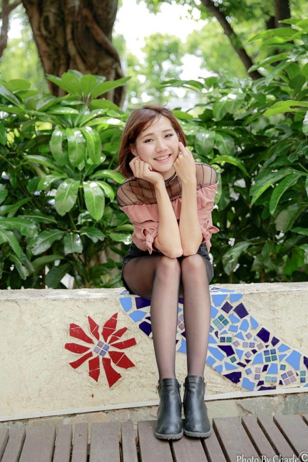    台湾模特黄竹宣《圆山花博》室外写真，清新短发造型配黑丝诱惑，尽显都市轻熟魅力第34张图片
