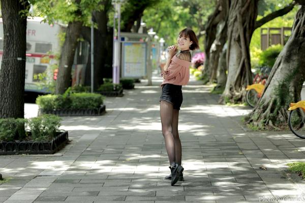    台湾模特黄竹宣《圆山花博》室外写真，清新短发造型配黑丝诱惑，尽显都市轻熟魅力第36张图片