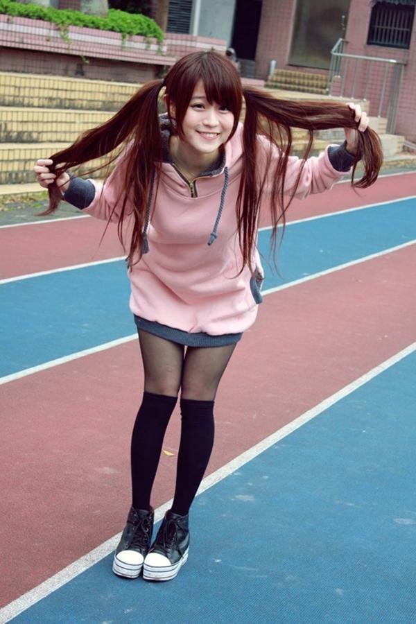    台湾正妹邱俞瑄(渔瑄)与白白校园户外写真，元气双马尾清新卖萌，青春活力的治愈系少女风，甜美校园风穿搭写真集 [29P]第11张图片