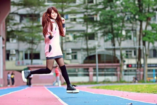    台湾正妹邱俞瑄(渔瑄)与白白校园户外写真，元气双马尾清新卖萌，青春活力的治愈系少女风，甜美校园风穿搭写真集 [29P]第15张图片