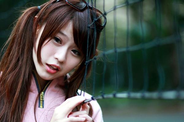    台湾正妹邱俞瑄(渔瑄)与白白校园户外写真，元气双马尾清新卖萌，青春活力的治愈系少女风，甜美校园风穿搭写真集 [29P]第20张图片