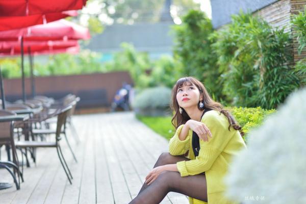    台湾正妹题题国美馆户外街拍，身穿黑色短裙丝袜尽展都市时尚魅力第107张图片