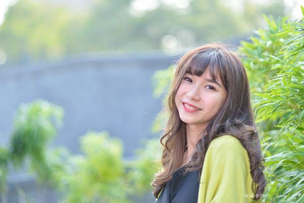    台湾正妹题题国美馆户外街拍，身穿黑色短裙丝袜尽展都市时尚魅力第127张图片