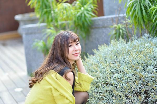    台湾正妹题题国美馆户外街拍，身穿黑色短裙丝袜尽展都市时尚魅力第135张图片
