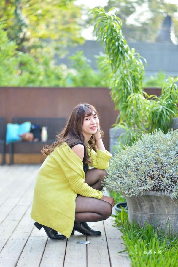    台湾正妹题题国美馆户外街拍，身穿黑色短裙丝袜尽展都市时尚魅力第137张图片