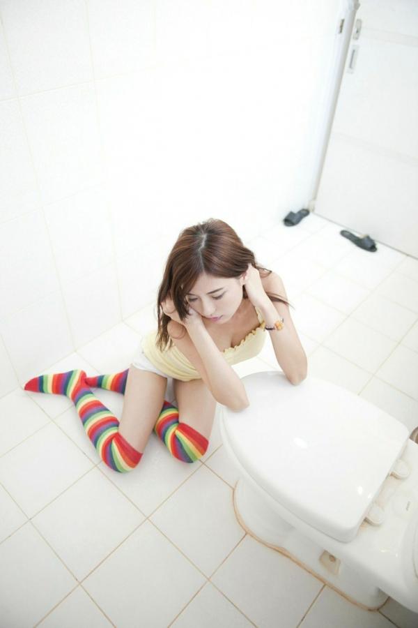    台湾正妹Agant小静清新旅拍写真，居家私房风格尽显邻家少女甜美气质，三套服装多面展现温柔魅力第36张图片