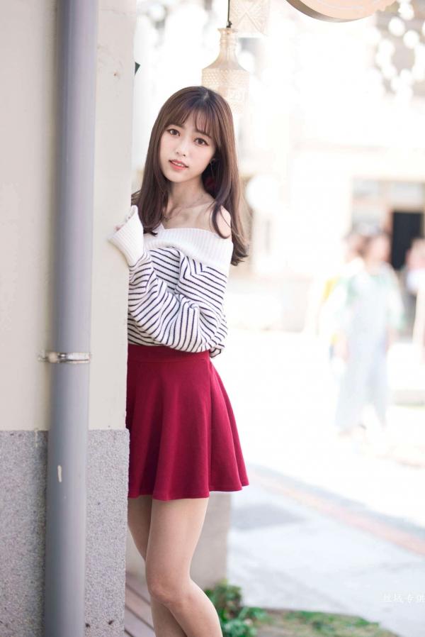    台湾正妹亿亿：审计新村清新外拍写真，条纹露肩装尽显甜美文艺范儿第2张图片