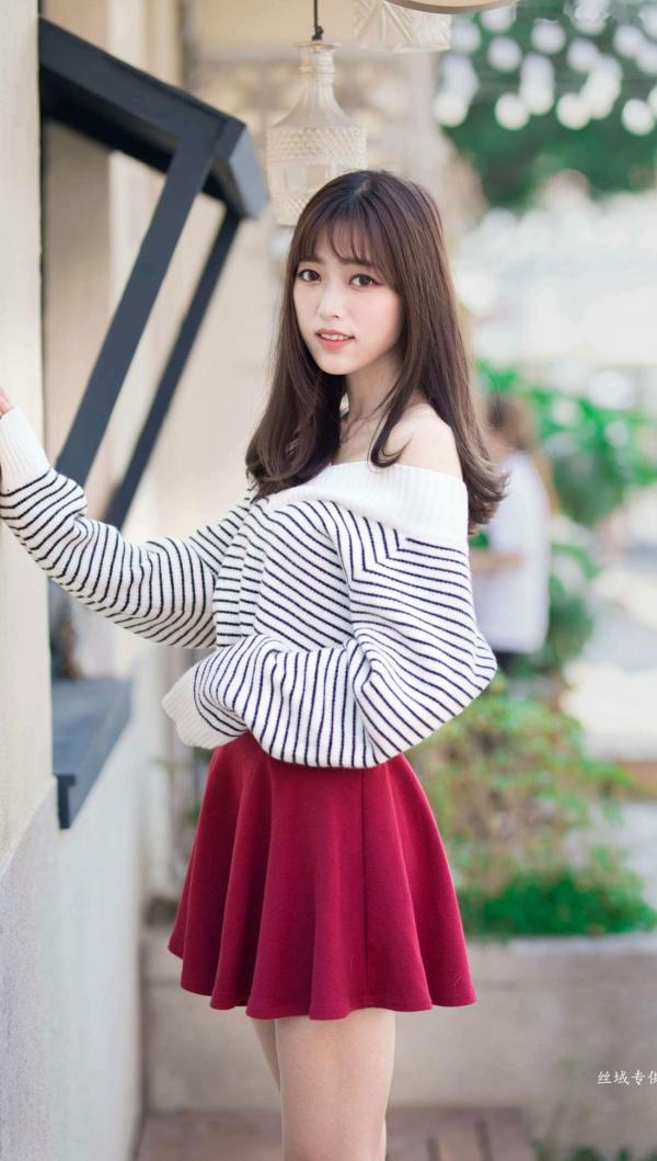    台湾正妹亿亿：审计新村清新外拍写真，条纹露肩装尽显甜美文艺范儿第3张图片