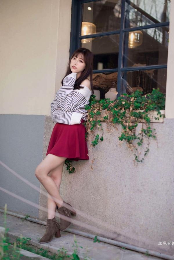    台湾正妹亿亿：审计新村清新外拍写真，条纹露肩装尽显甜美文艺范儿第6张图片