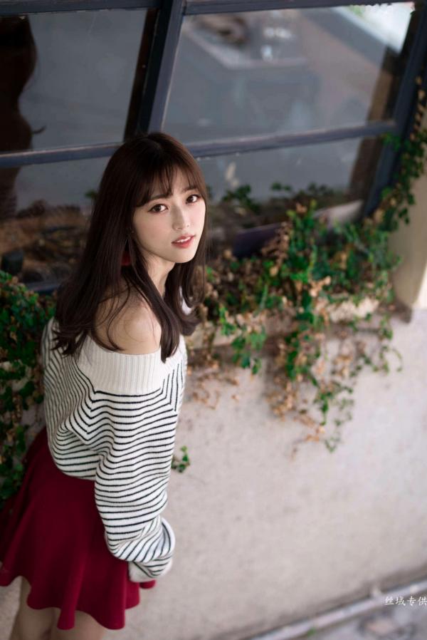    台湾正妹亿亿：审计新村清新外拍写真，条纹露肩装尽显甜美文艺范儿第7张图片