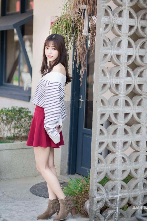    台湾正妹亿亿：审计新村清新外拍写真，条纹露肩装尽显甜美文艺范儿第9张图片