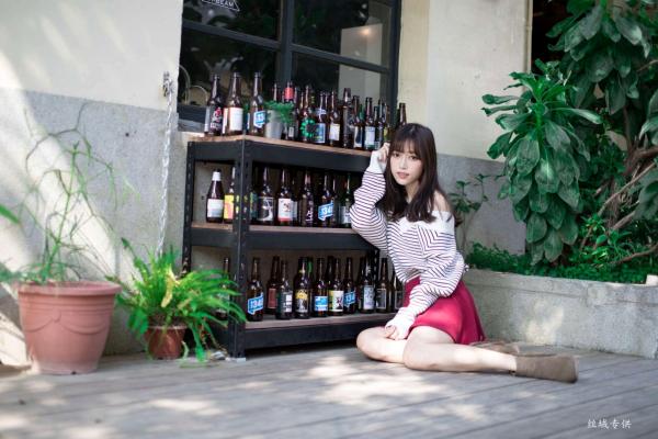    台湾正妹亿亿：审计新村清新外拍写真，条纹露肩装尽显甜美文艺范儿第22张图片