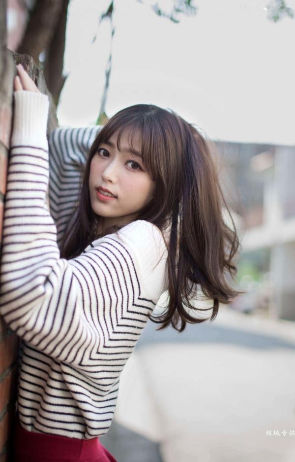    台湾正妹亿亿：审计新村清新外拍写真，条纹露肩装尽显甜美文艺范儿第25张图片