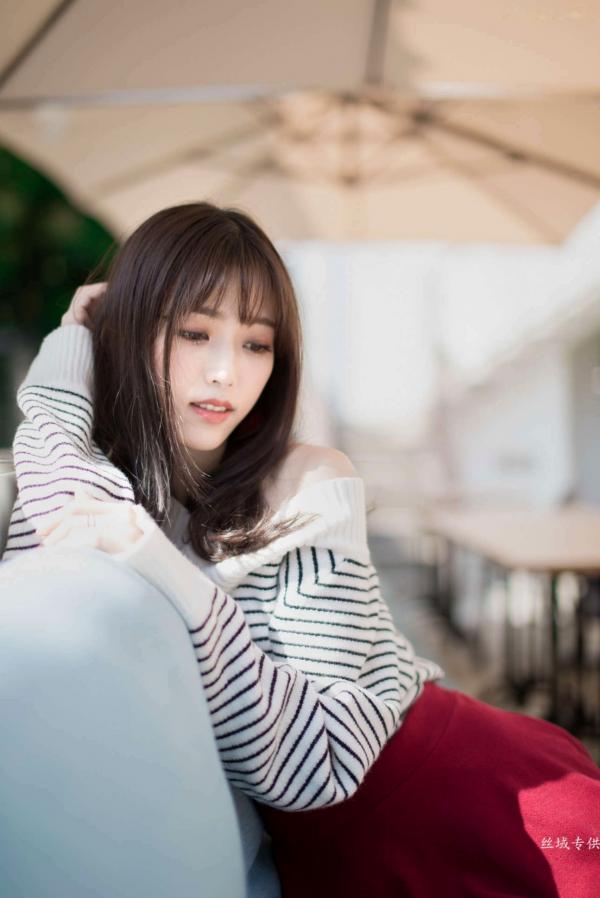    台湾正妹亿亿：审计新村清新外拍写真，条纹露肩装尽显甜美文艺范儿第28张图片