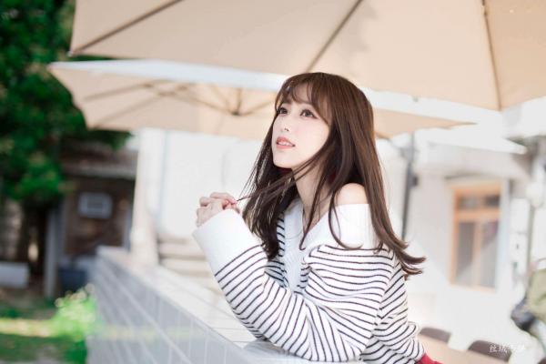    台湾正妹亿亿：审计新村清新外拍写真，条纹露肩装尽显甜美文艺范儿第29张图片