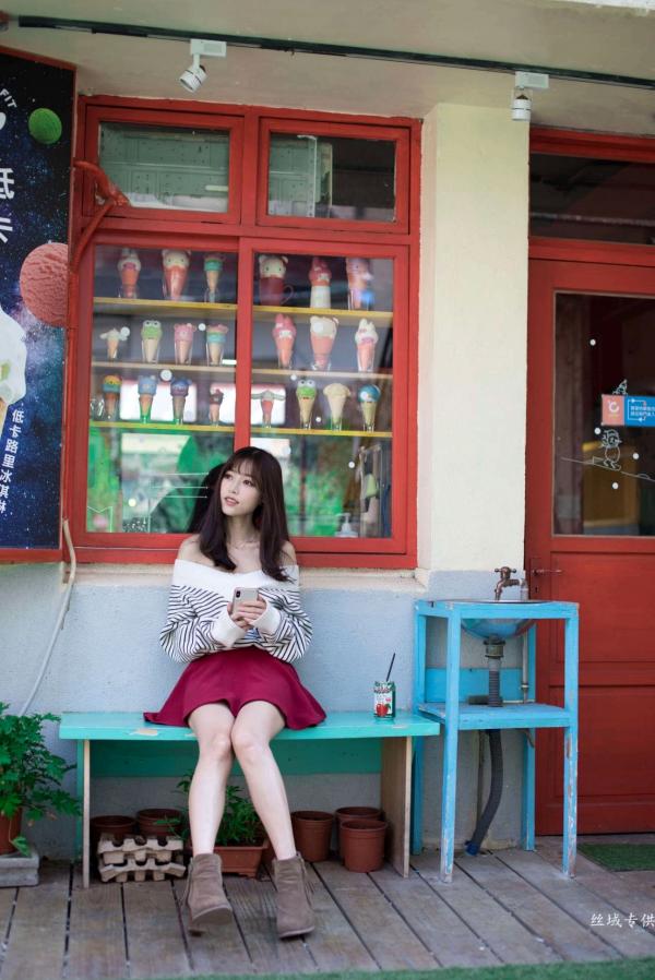    台湾正妹亿亿：审计新村清新外拍写真，条纹露肩装尽显甜美文艺范儿第31张图片