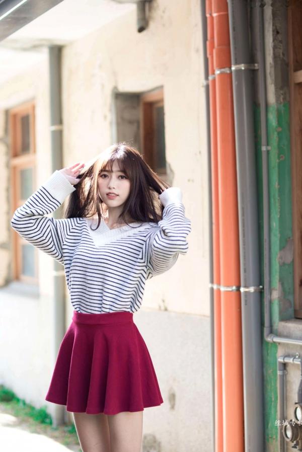    台湾正妹亿亿：审计新村清新外拍写真，条纹露肩装尽显甜美文艺范儿第33张图片