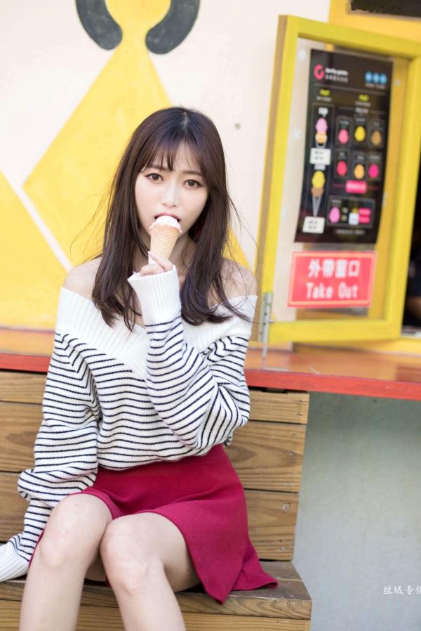   台湾正妹亿亿：审计新村清新外拍写真，条纹露肩装尽显甜美文艺范儿第35张图片