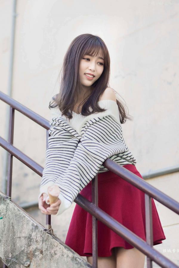    台湾正妹亿亿：审计新村清新外拍写真，条纹露肩装尽显甜美文艺范儿第38张图片