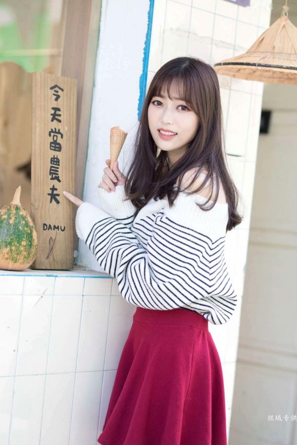    台湾正妹亿亿：审计新村清新外拍写真，条纹露肩装尽显甜美文艺范儿第44张图片